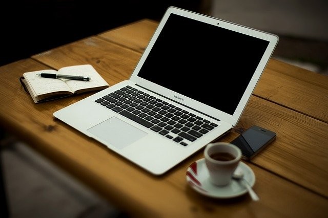 Waar moet je op letten bij het kopen van een koffie apparaat voor op kantoor?