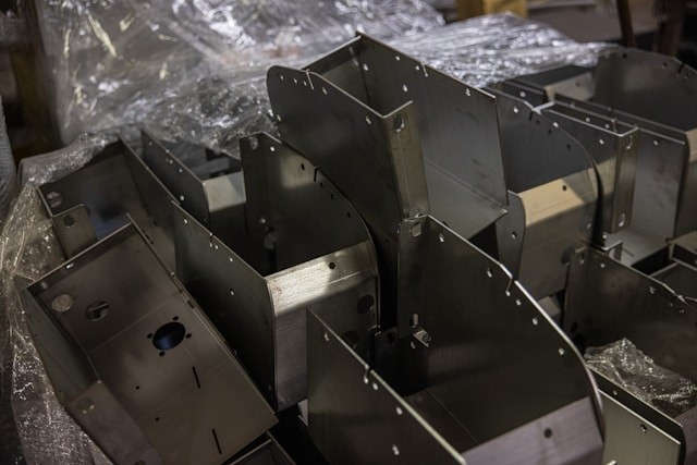 De metalen onderdelen die je niet ziet, bepalen hoe lang je bouwproject meegaat