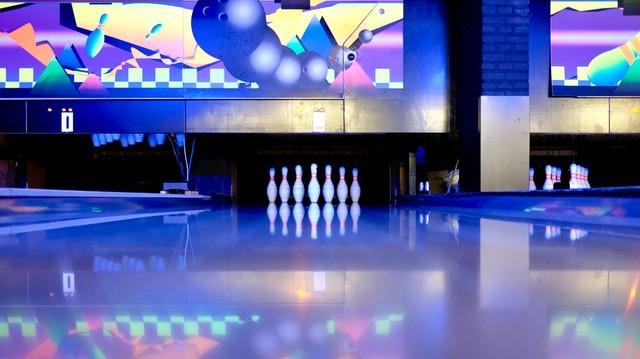 Gooi een strike tijdens een potje bowling