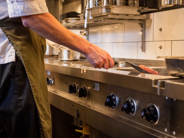 Waarom roestvrijstaal onmisbaar is in elke professionele keuken
