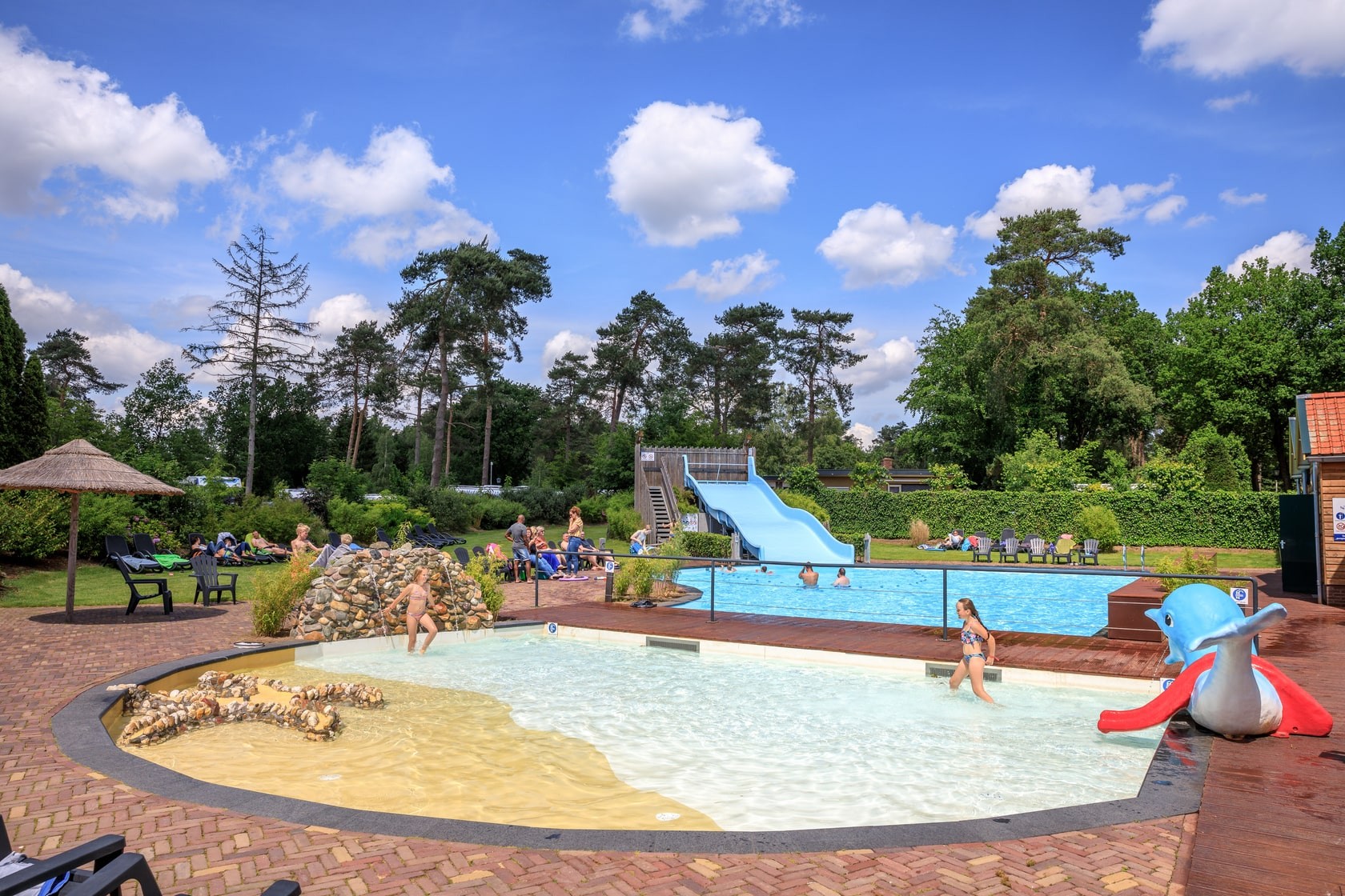 Bijna alle parken beschikken over een binnen- of buitenzwembad