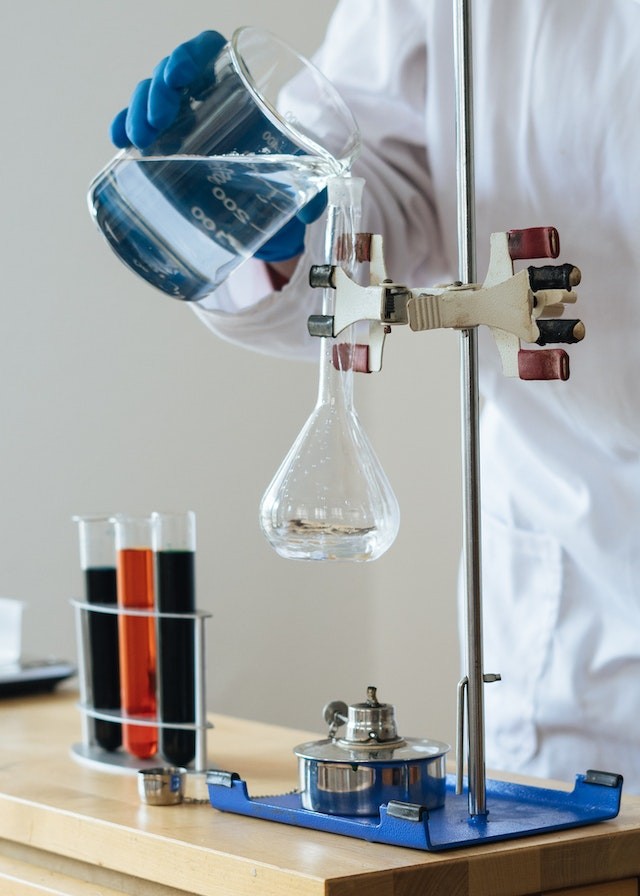 werkzaamheden kun je in een laboratorium uitvoeren