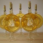 Donutvormige fles met een getal in het midden