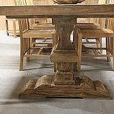 Fantastische kloostertafel met robuust blad en zware kolompoten