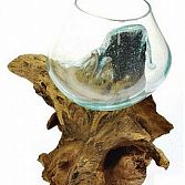 Mondgeblazen glas op hout 
