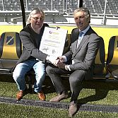 Profvoetballers en -trainers in actie voor âSay YES to Playâ