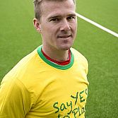 Profvoetballers en -trainers in actie voor âSay YES to Playâ