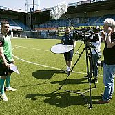 Profvoetballers en -trainers in actie voor âSay YES to Playâ