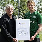 Profvoetballers en -trainers in actie voor âSay YES to Playâ