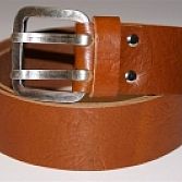 Riem cognac met dubbele gesp-pin