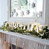 Spiegels en kerstdecoratie
