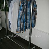 Steigerbuis kledingrek