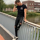 The black tee