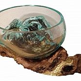 Unieke gold-line van gesmolten glas op hout 