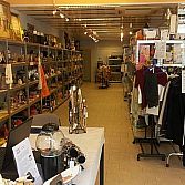 Verhuur van planken, stellingkasten, kasten, vitrines en pallets